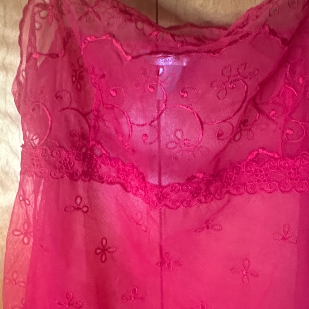 Elegant Red Lace Chemise - Picture 3 of 3
